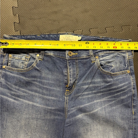 TORRID Women's Blue Cropped Wide-Leg Jeans - Picture 8 of 8